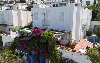 BODRUM KUMBAHÇE SİTE İÇİ MÜSTAKİL HAVUZLU VİLLA