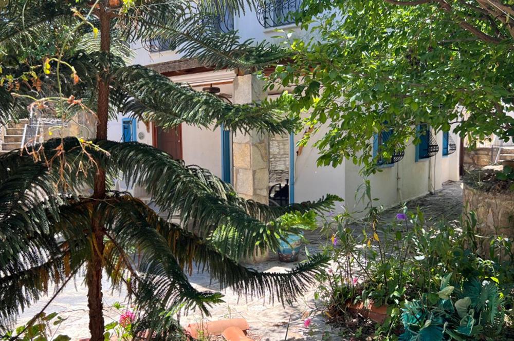 Bodrum Torba' da Havuzlu Sitede Sahile 300 metre 2+1 Satılık Bahçe Katı