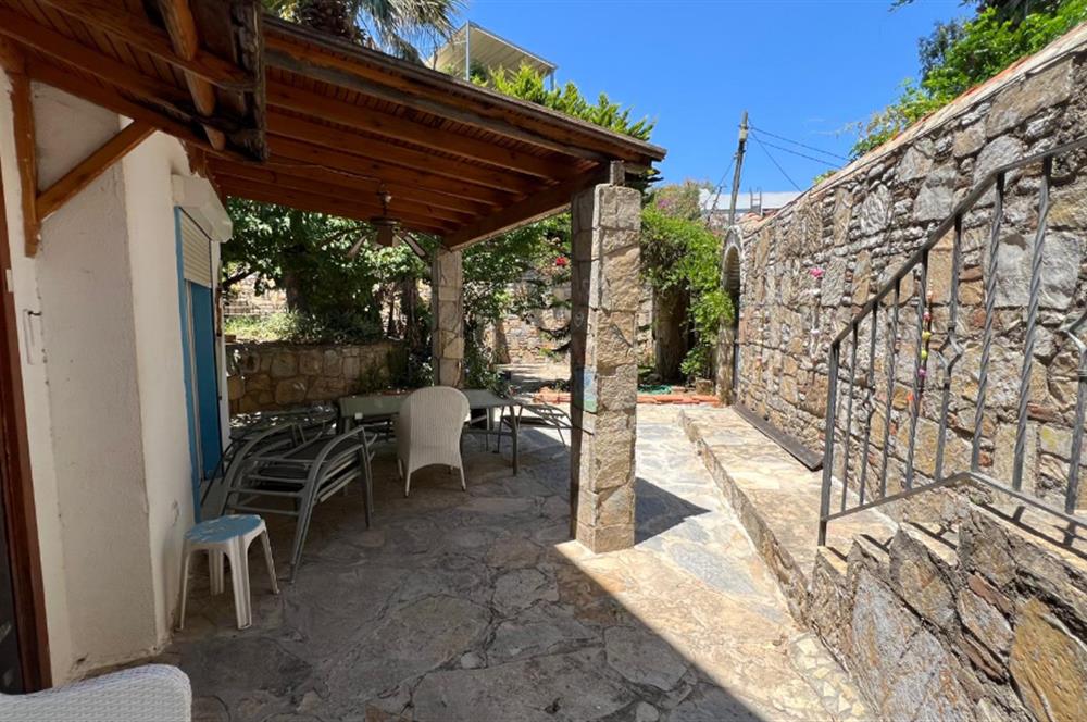 Bodrum Torba' da Havuzlu Sitede Sahile 300 metre 2+1 Satılık Bahçe Katı