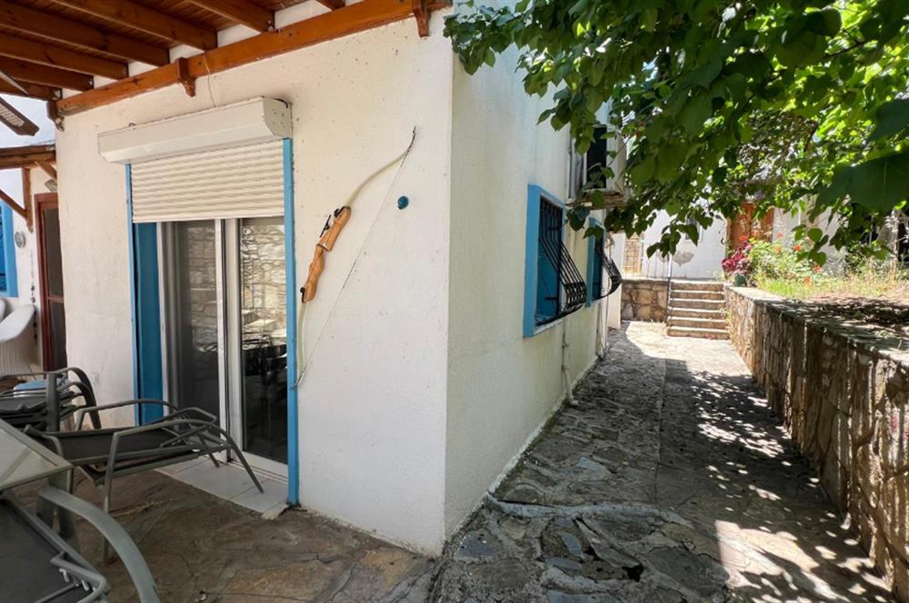 Bodrum Torba' da Havuzlu Sitede Sahile 300 metre 2+1 Satılık Bahçe Katı