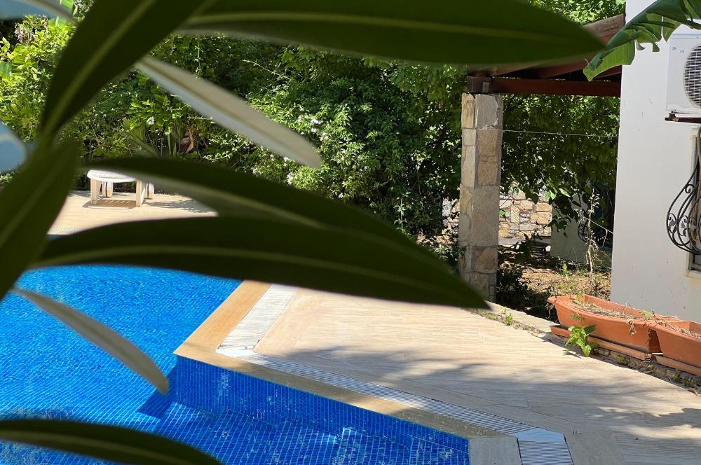Bodrum Torba' da Havuzlu Sitede Sahile 300 metre 2+1 Satılık Bahçe Katı