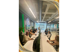 7ab94c85-7ac3-4bdd-9669-42db394a3ad6_GBGLXSRQ7R.jpg - 2