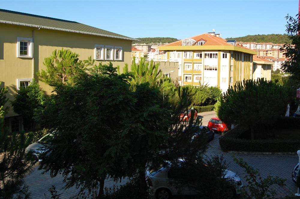 Zekeriyaköy Medyakent te satılık iyi konumda çatı dubleks