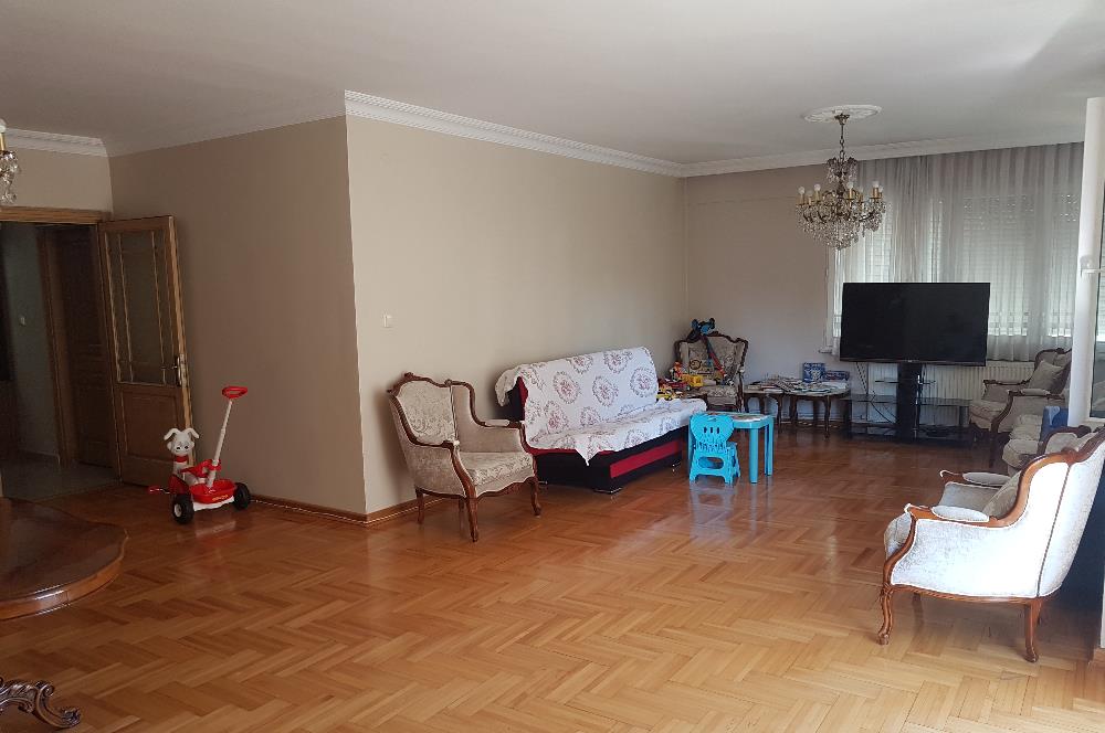 BİROL DURSUNDAN MODA CADDESİ KÖŞE KONUMLU BİNADA 175 M2 ARA KAT DAİRE