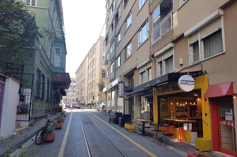 BİROL DURSUNDAN MODA CADDESİ KÖŞE KONUMLU BİNADA 175 M2 ARA KAT DAİRE