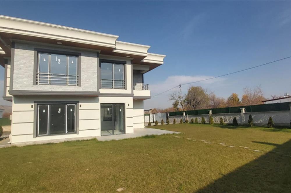 Eğribucak'da Satılık Villa