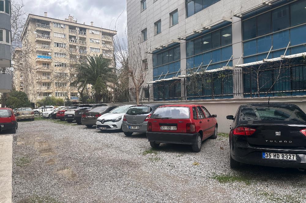 İzmir Bornova Merkez'de cadde üstü 3+1 daire 