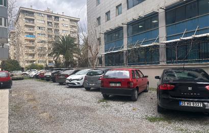 İzmir Bornova Merkez'de cadde üstü 3+1 daire 