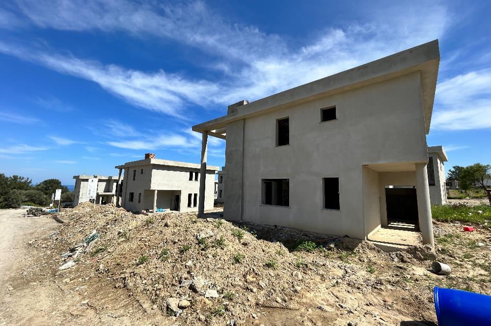 Kıbrıs Girne'de Farklı Ödeme Planlı 5+2 Satılık Villa Havuzlu