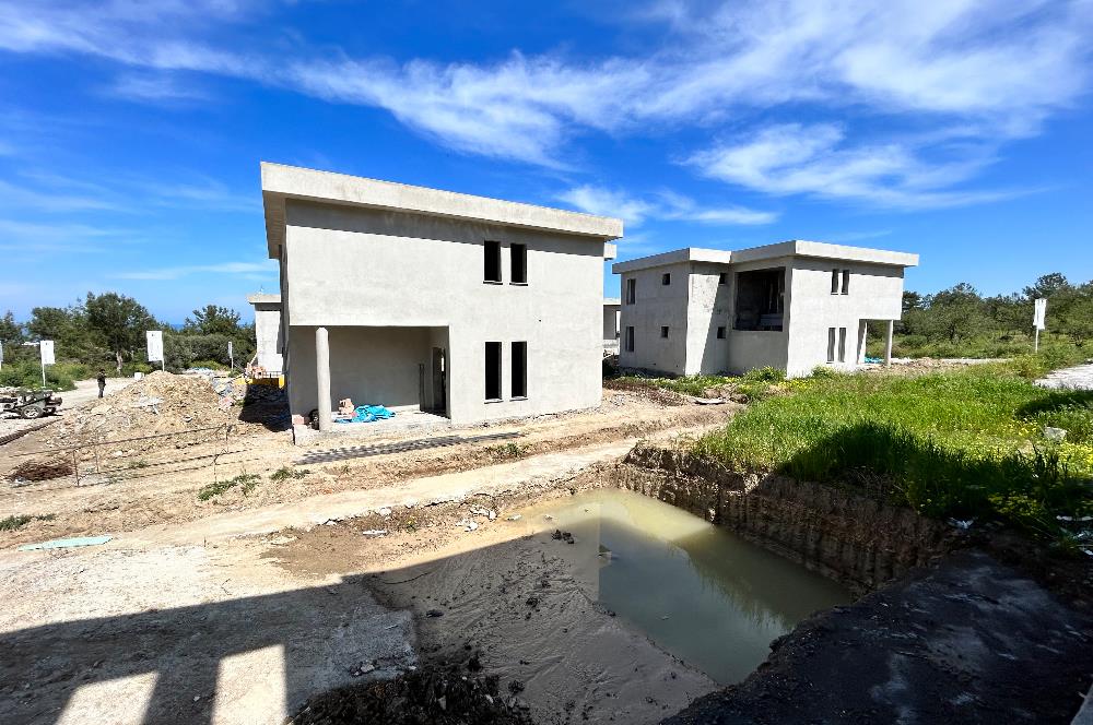 Kıbrıs Girne'de Farklı Ödeme Planlı 5+2 Satılık Villa Havuzlu