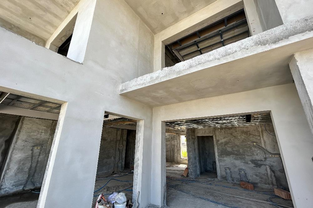 Kıbrıs Girne'de Farklı Ödeme Planlı 5+2 Satılık Villa Havuzlu