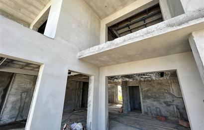 Kıbrıs Girne'de Farklı Ödeme Planlı 5+2 Satılık Villa Havuzlu