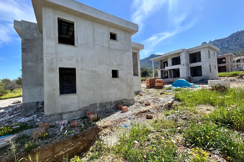 Kıbrıs Girne'de Farklı Ödeme Planlı 5+2 Satılık Villa Havuzlu