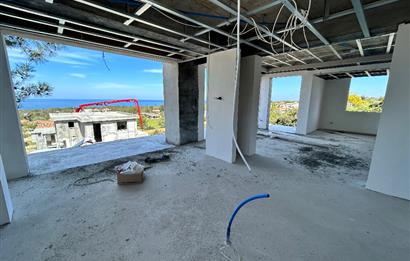 Kıbrıs Girne Çatalköy'de 6+2 Triplex Müstakil Villa