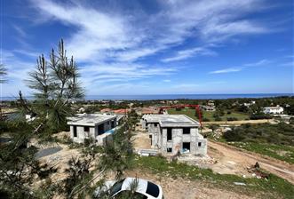 Kıbrıs Girne Çatalköy'de 6+2 Triplex Müstakil Villa