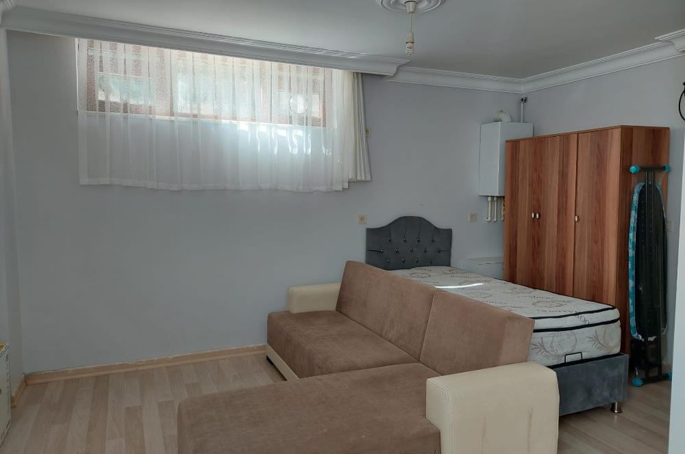 İçerenköy'de Metro ve Toplu Taşıma Araçlarına 5 Dak. Full Eşyalı kiralık 2+1 Daire