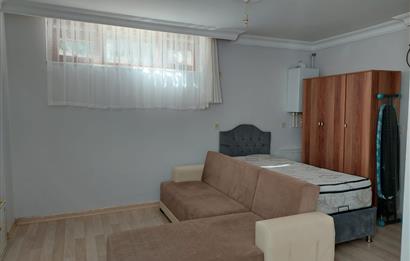 İçerenköy'de Metro ve Toplu Taşıma Araçlarına 5 Dak. Full Eşyalı kiralık 2+1 Daire