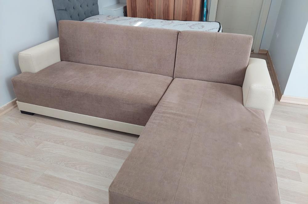 İçerenköy'de Metro ve Toplu Taşıma Araçlarına 5 Dak. Full Eşyalı kiralık 2+1 Daire