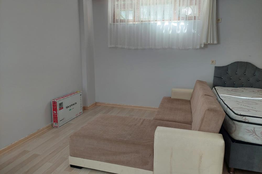 İçerenköy'de Metro ve Toplu Taşıma Araçlarına 5 Dak. Full Eşyalı kiralık 2+1 Daire