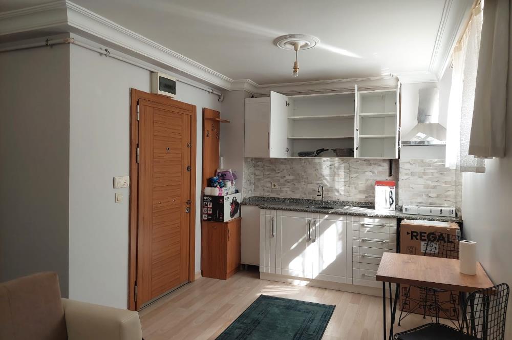 İçerenköy'de Metro ve Toplu Taşıma Araçlarına 5 Dak. Full Eşyalı kiralık 2+1 Daire