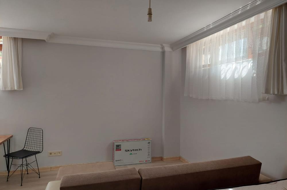 İçerenköy'de Metro ve Toplu Taşıma Araçlarına 5 Dak. Full Eşyalı kiralık 2+1 Daire