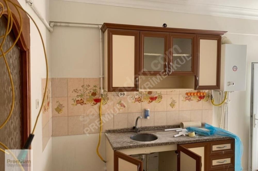 ZÜMRÜTEVLER TÜLİN CADDESİNDE 2+1  DAİRE