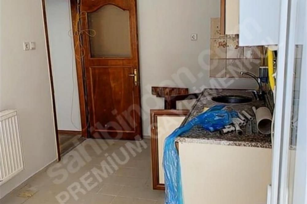 ZÜMRÜTEVLER TÜLİN CADDESİNDE 2+1  DAİRE