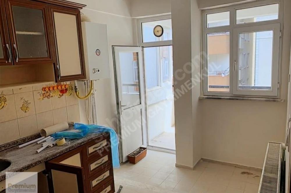 ZÜMRÜTEVLER TÜLİN CADDESİNDE 2+1  DAİRE