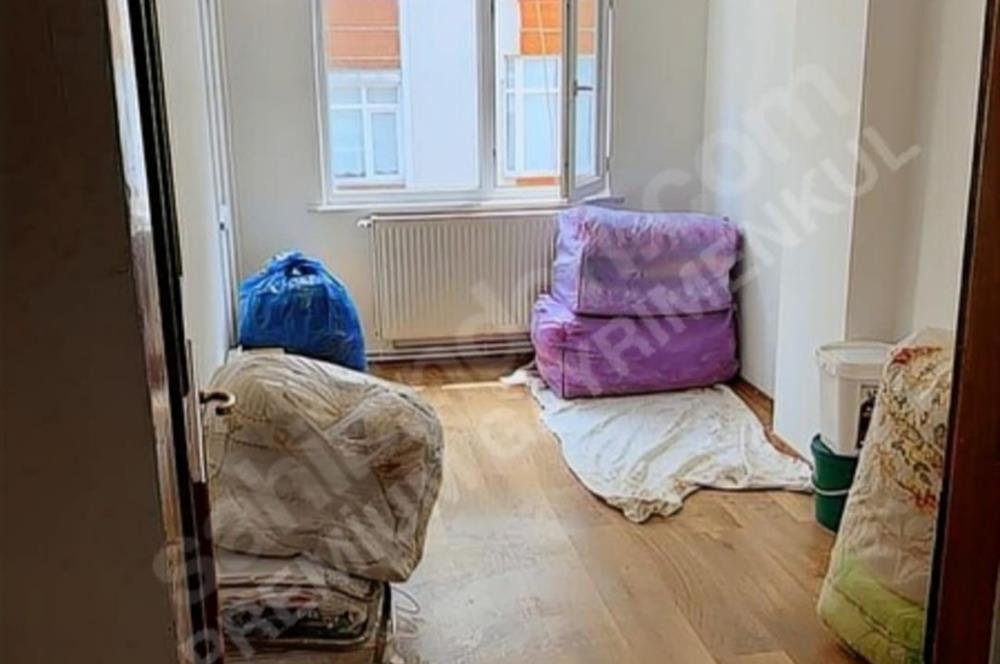 ZÜMRÜTEVLER TÜLİN CADDESİNDE 2+1  DAİRE