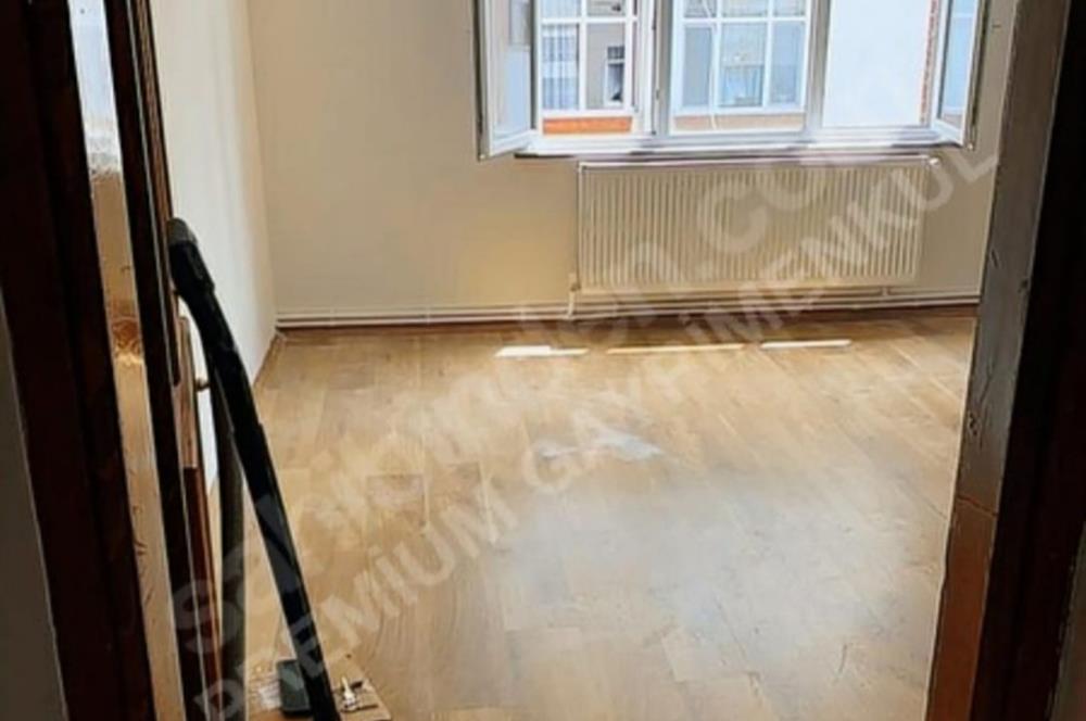 ZÜMRÜTEVLER TÜLİN CADDESİNDE 2+1  DAİRE