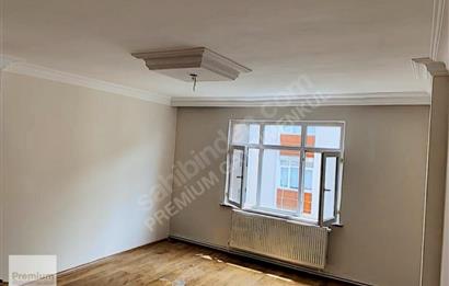 ZÜMRÜTEVLER TÜLİN CADDESİNDE 2+1  DAİRE