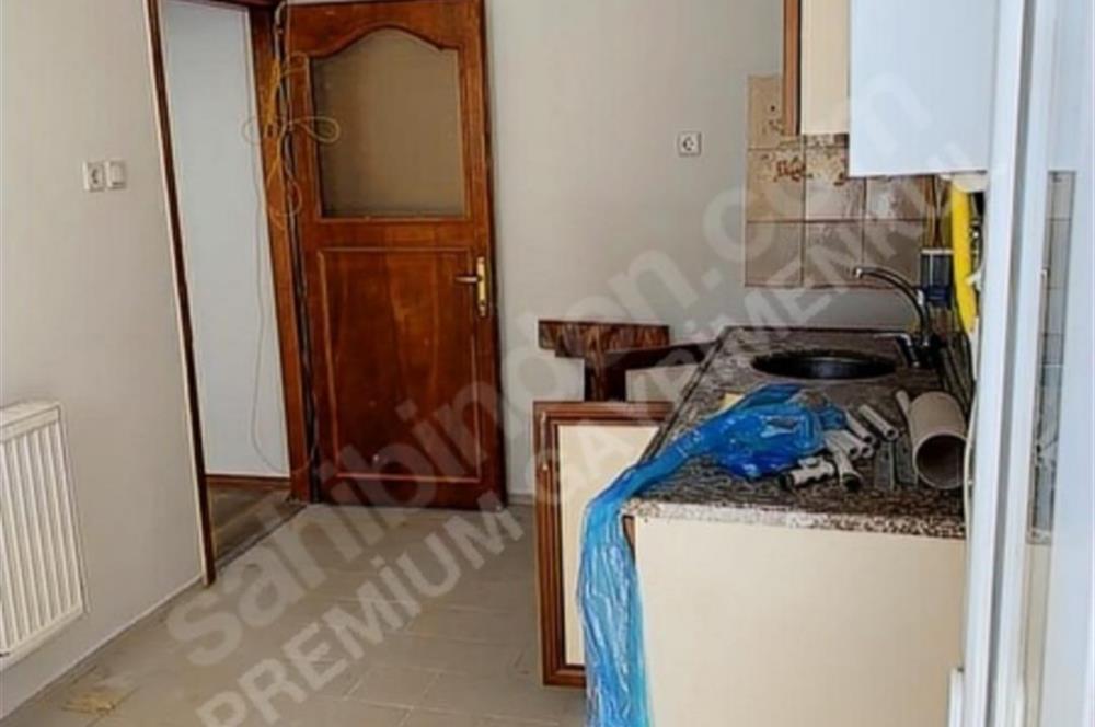 ZÜMRÜTEVLER TÜLİN CADDESİNDE 2+1  DAİRE