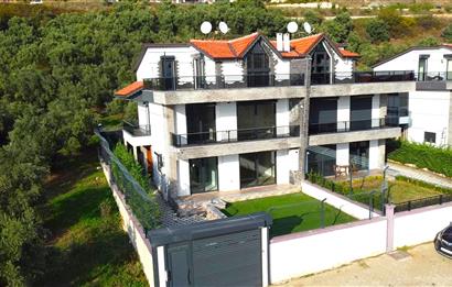Lebiderya Bahçeli Tripleks Villa 5+1 256m² Net