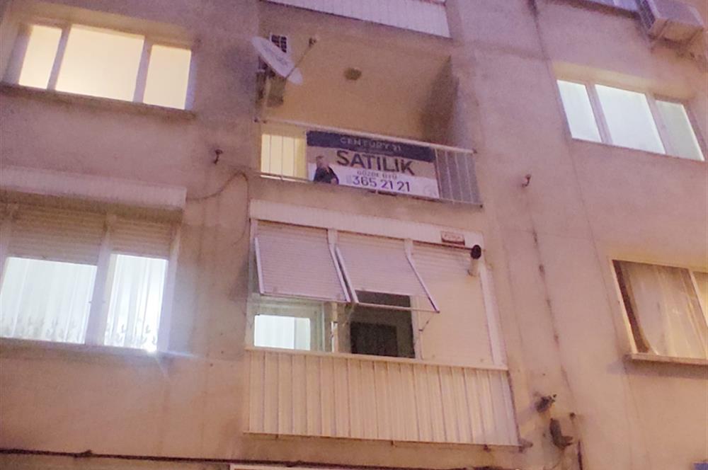 KARŞIYAKA'DA SATILIK 2+1 DAİRE 