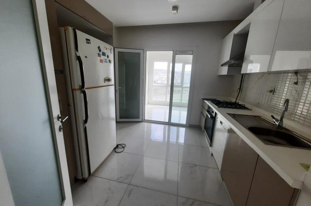 CENTURY 21. YILDIZ'DAN ARAKAT ÖNÜ AÇIK SATILIK 3+1 DAİRE