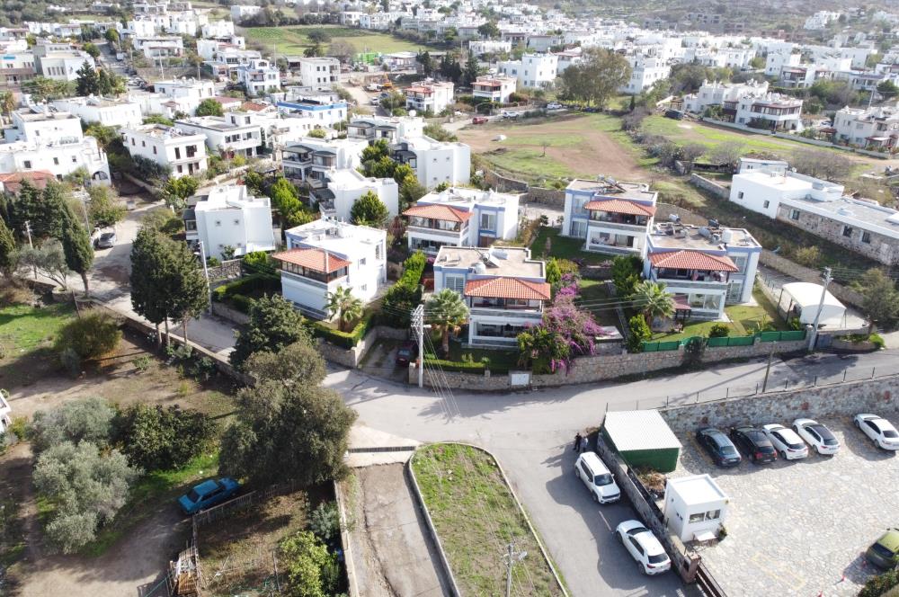 Bodrum Gümüşlük Merkez de Bahçeli ve Geniş Balkonlu 2+1 Daire