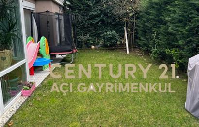 Zekeriyaköy ‘de Elit Sitede Çok Geniş Satılık Bahçe Dubleks