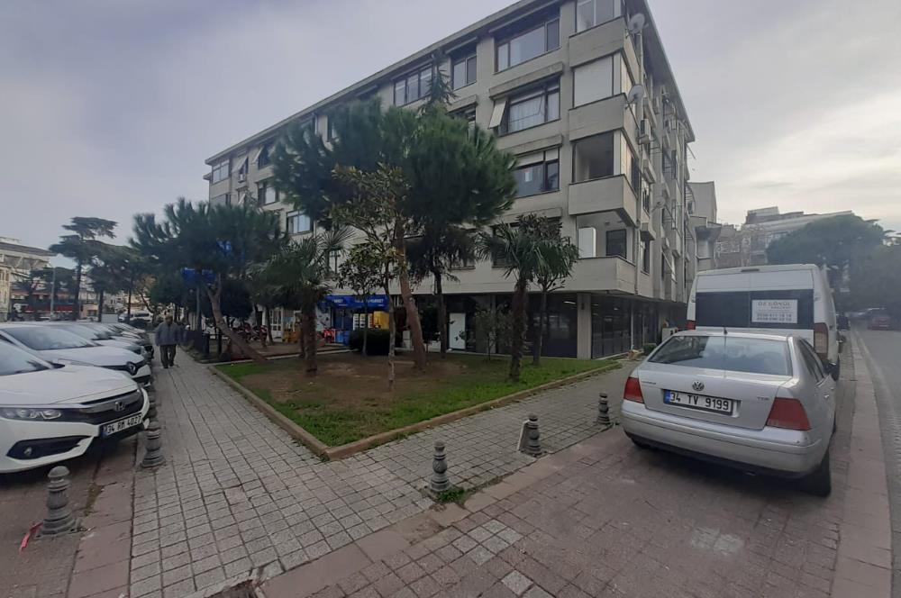 Kadıköy Osmanağa Mahallesinde Satılık Dükkan