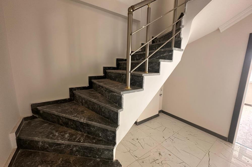 İZMİT BOĞAZOVA CADDESİNDE SATILIK 4+1 BAHÇE DUBLKES DAİRE