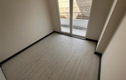 İZMİT BOĞAZOVA CADDESİNDE SATILIK 4+1 BAHÇE DUBLKES DAİRE