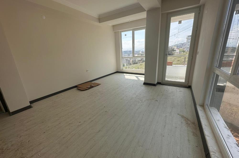 İZMİT BOĞAZOVA CADDESİNDE SATILIK 4+1 BAHÇE DUBLKES DAİRE