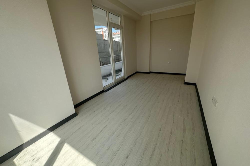 İZMİT BOĞAZOVA CADDESİNDE SATILIK 4+1 BAHÇE DUBLKES DAİRE