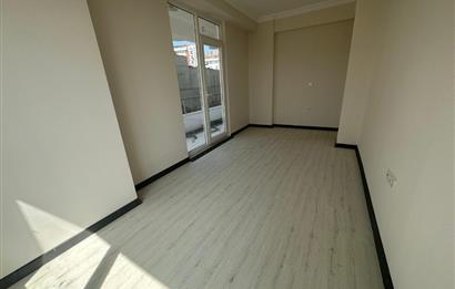 İZMİT BOĞAZOVA CADDESİNDE SATILIK 4+1 BAHÇE DUBLKES DAİRE