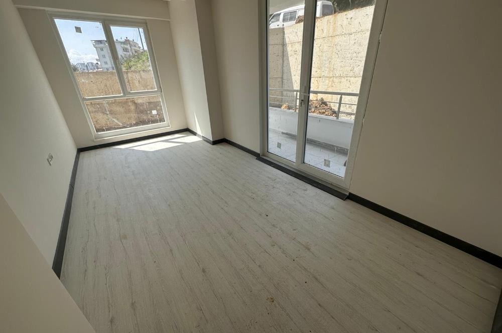 İZMİT BOĞAZOVA CADDESİNDE SATILIK 4+1 BAHÇE DUBLKES DAİRE