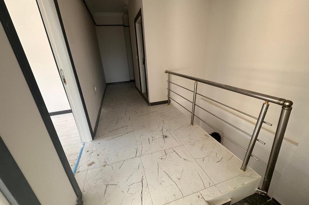 İZMİT BOĞAZOVA CADDESİNDE SATILIK 4+1 BAHÇE DUBLKES DAİRE