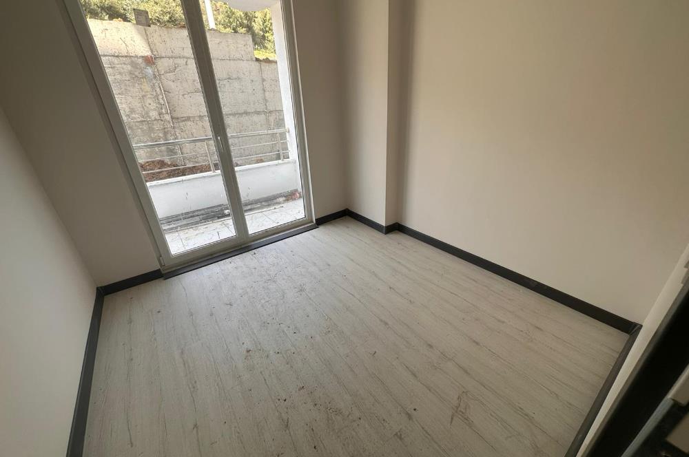 İZMİT BOĞAZOVA CADDESİNDE SATILIK 4+1 BAHÇE DUBLKES DAİRE