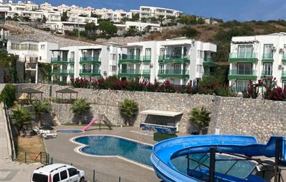 Bodrum Boğaziçi'de Göl Manzaralı, Aqua Parklı Site İçerisinde 2+1 Daire