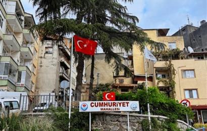 CENTURY21 UZMAN'DAN MERKEZDE KONUT VE DÜKKANLI SATILIK BİNA