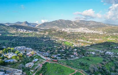 ORTAKENT YAHŞİ MALİKANELER BÖLGESİNDE PANORAMİK DENİZ VE DOĞA MANZARALI SATILIK TARLA