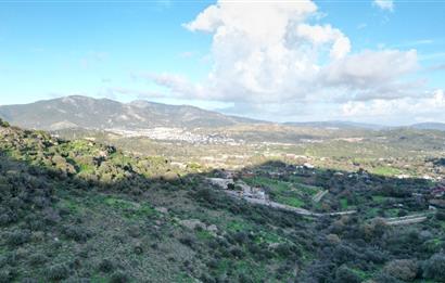 ORTAKENT YAHŞİ MALİKANELER BÖLGESİNDE PANORAMİK DENİZ VE DOĞA MANZARALI SATILIK TARLA